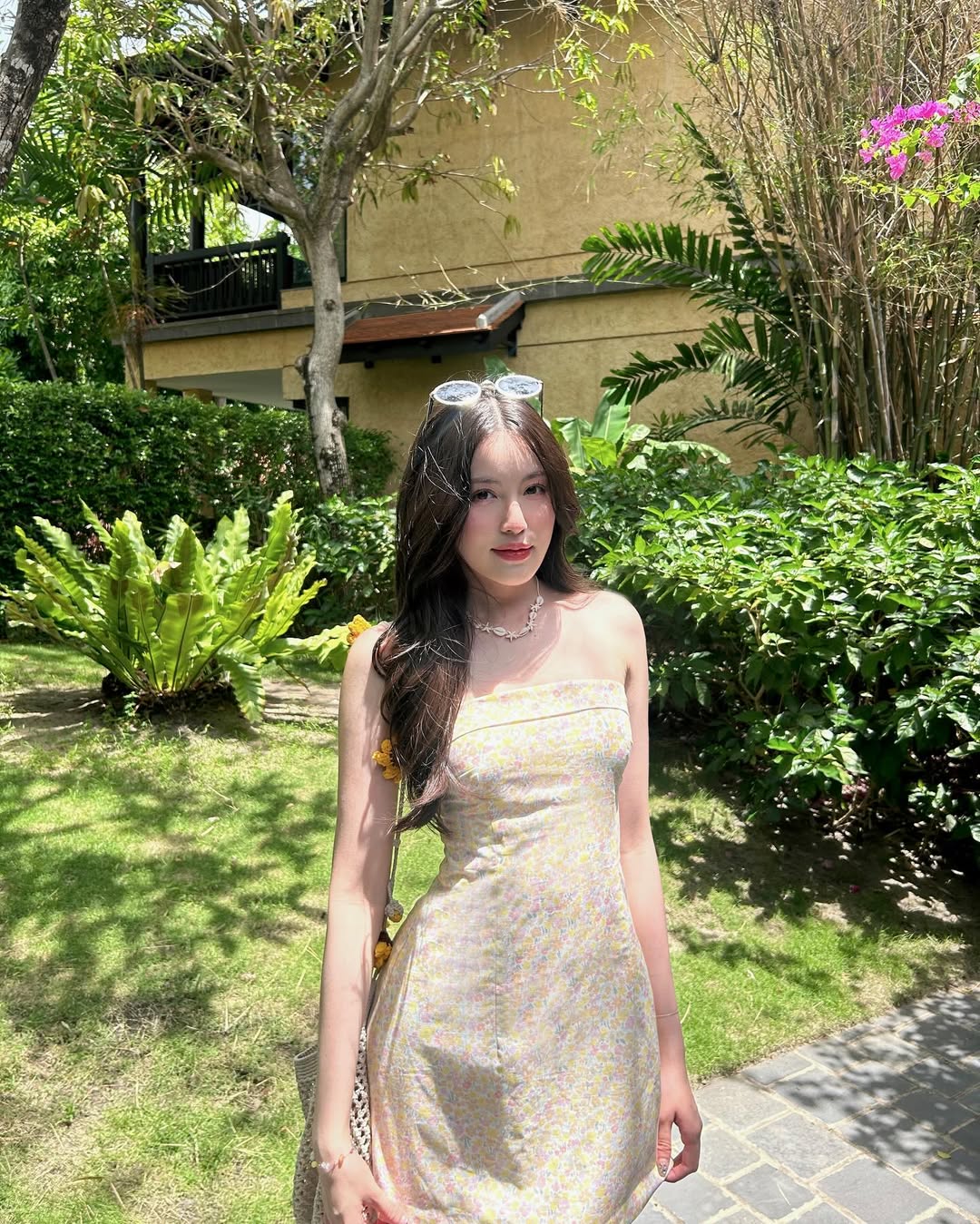 Bạn gái HIEUTHUHAI cứ mặc 1 item là hot đảo điên- Ảnh 4. Bạn gái HIEUTHUHAI cứ mặc 1 item là hot đảo điên- Ảnh 4.