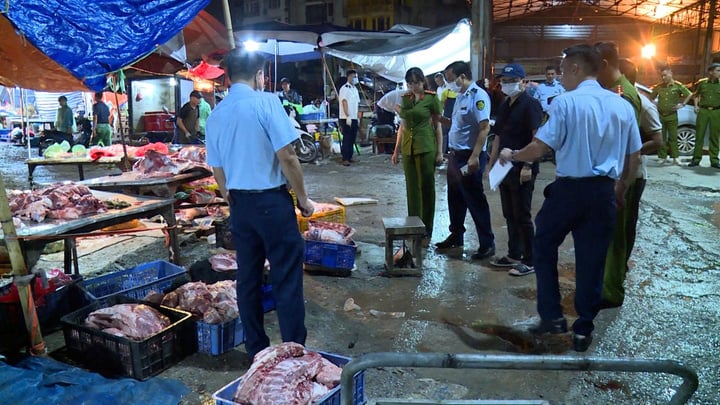 Thủ đoạn mua lợn bệnh, lợn chết giá rẻ, bán vào chợ đầu mối, quán cơm bình dân - Ảnh 2. Thủ đoạn mua lợn bệnh, lợn chết giá rẻ, bán vào chợ đầu mối, quán cơm bình dân - Ảnh 2.