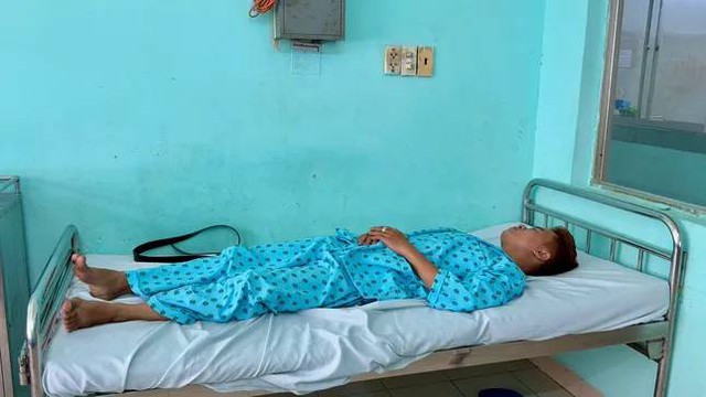 Hiện trường ám ảnh vụ tai nạn kinh hoàng trên cao tốc Vĩnh Hảo - Phan Thiết: Xe khách biến dạng, hành lý ngổn ngang, nạn nhân mắc kẹt tử vong tại chỗ - Ảnh 8. Hiện trường ám ảnh vụ tai nạn kinh hoàng trên cao tốc Vĩnh Hảo - Phan Thiết: Xe khách biến dạng, hành lý ngổn ngang, nạn nhân mắc kẹt tử vong tại chỗ - Ảnh 8.