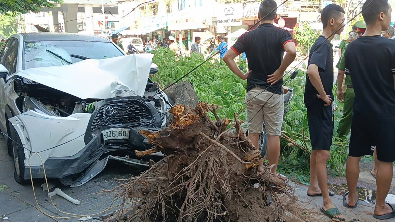 C&aacute;c nạn nh&acirc;n bị nữ t&agrave;i xế &ocirc; t&ocirc; t&ocirc;ng li&ecirc;n ho&agrave;n ở H&agrave; Nội hiện ra sao? - Ảnh 1.