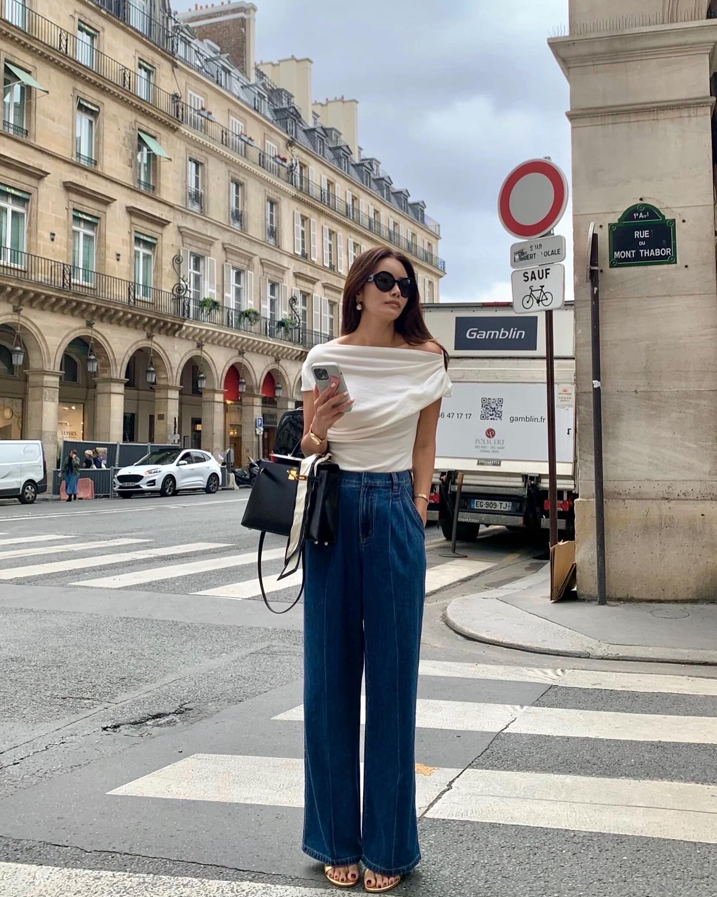 10 cách mặc quần jeans chuẩn sành điệu, phù hợp với phụ nữ trên 40 tuổi - Ảnh 10. 10 cách mặc quần jeans chuẩn sành điệu, phù hợp với phụ nữ trên 40 tuổi - Ảnh 10.
