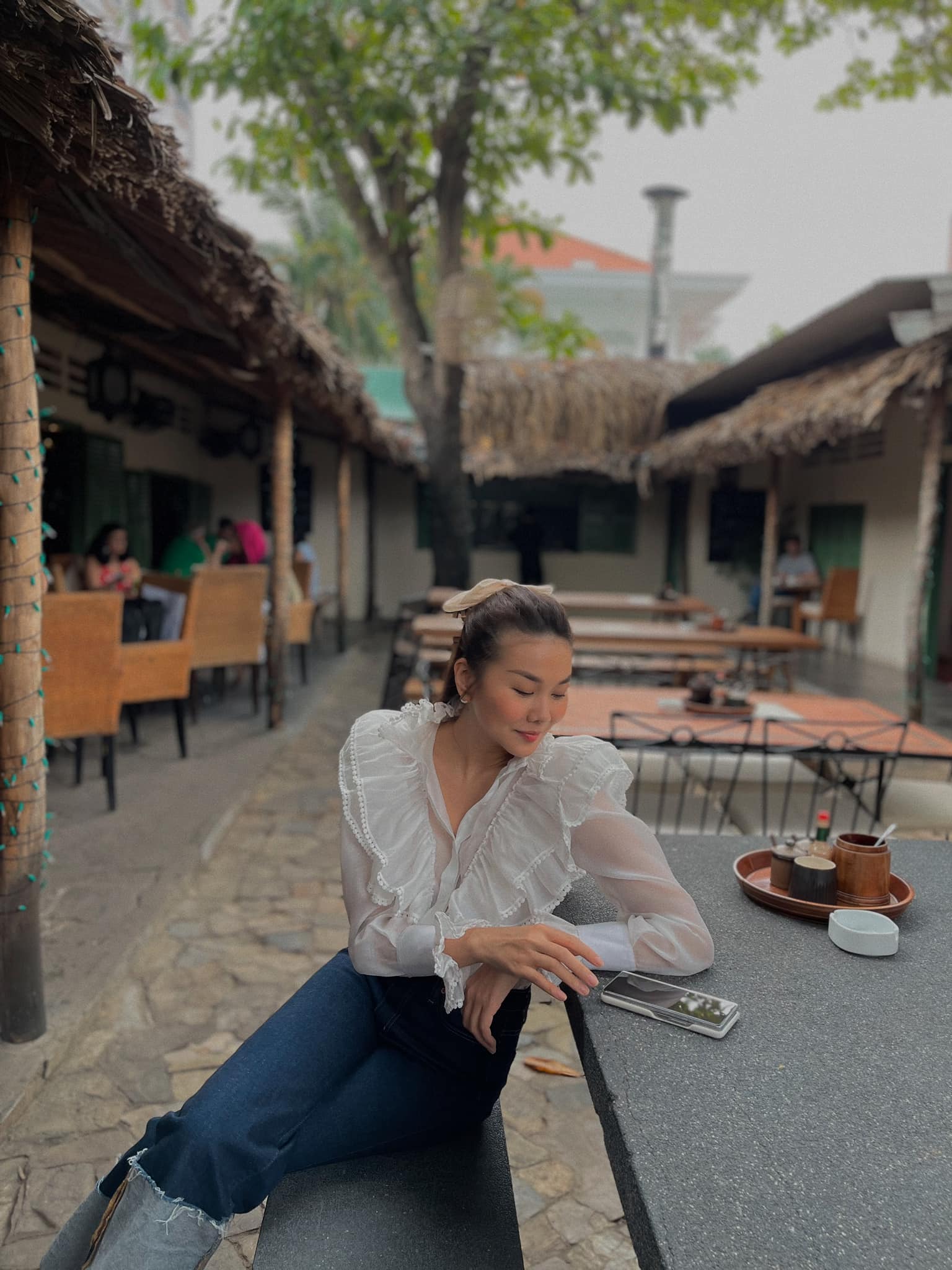 10 cách mặc quần jeans chuẩn sành điệu, phù hợp với phụ nữ trên 40 tuổi - Ảnh 9. 10 cách mặc quần jeans chuẩn sành điệu, phù hợp với phụ nữ trên 40 tuổi - Ảnh 9.