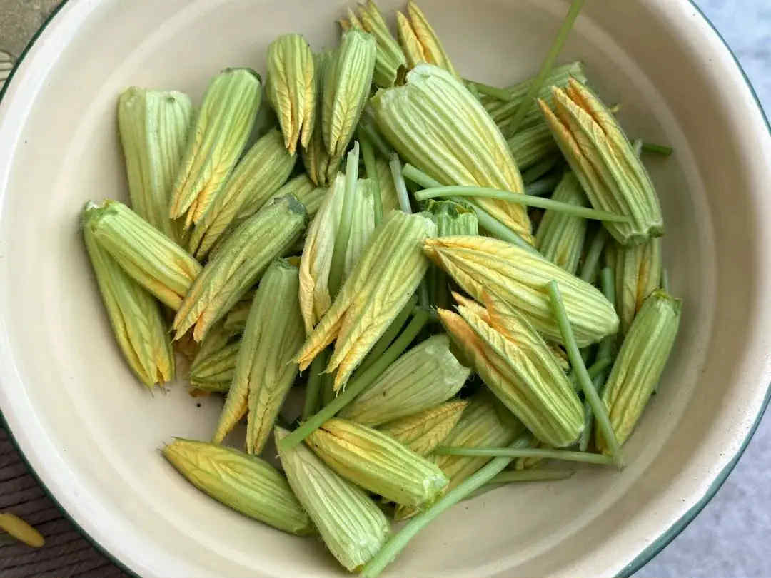 Vào tháng Tám nếu thấy loại &quot;rau này&quot; thì mua về nấu ngay món ngon với đậu phụ, hương vị ngon bất ngờ - Ảnh 5.