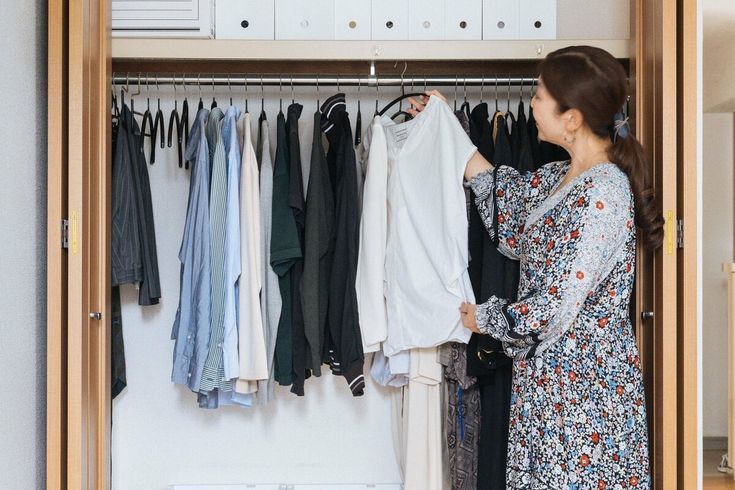 Tủ đồ tối giản bắt đầu từ đây: 5 món quần áo càng giữ càng phí tiền và diện tích - Ảnh 3. Tủ đồ tối giản bắt đầu từ đây: 5 món quần áo càng giữ càng phí tiền và diện tích - Ảnh 3.