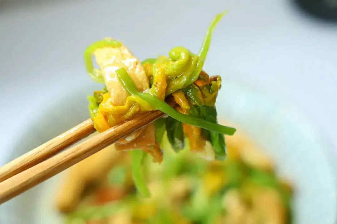 Vào tháng Tám nếu thấy loại &quot;rau này&quot; thì mua về nấu ngay món ngon với đậu phụ, hương vị ngon bất ngờ - Ảnh 3.