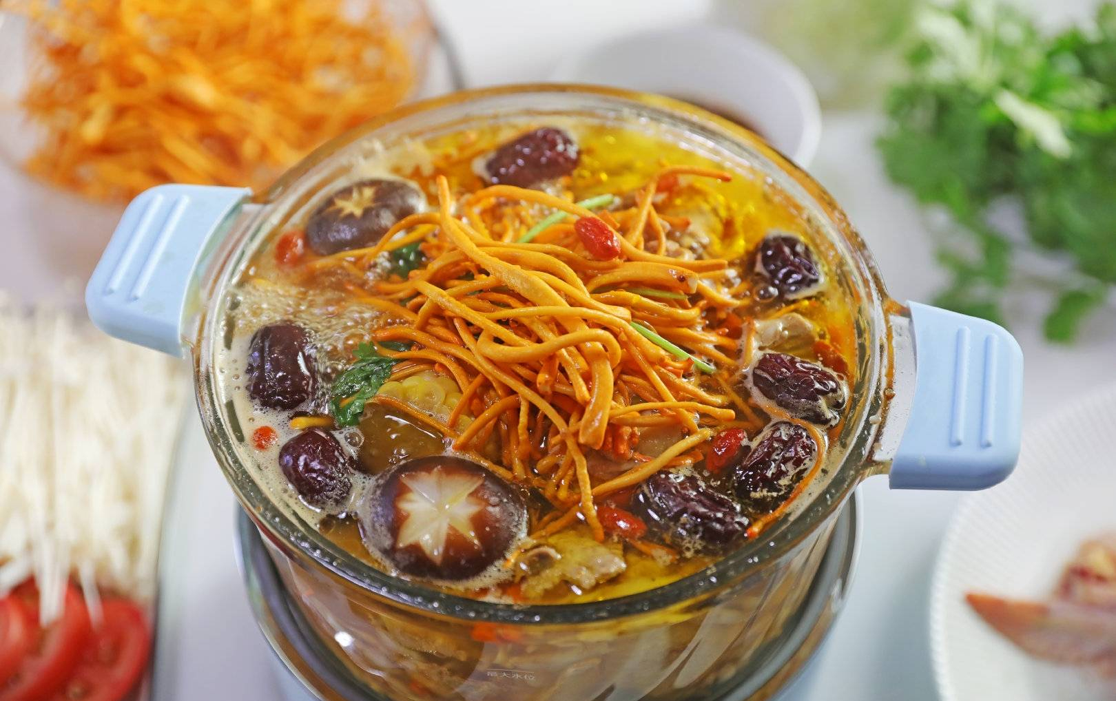 Chỉ cần 2 trái dừa và 1 con gà: Bữa lẩu bổ dưỡng tại nhà khiến nhà hàng phải chào thua - Ảnh 8.