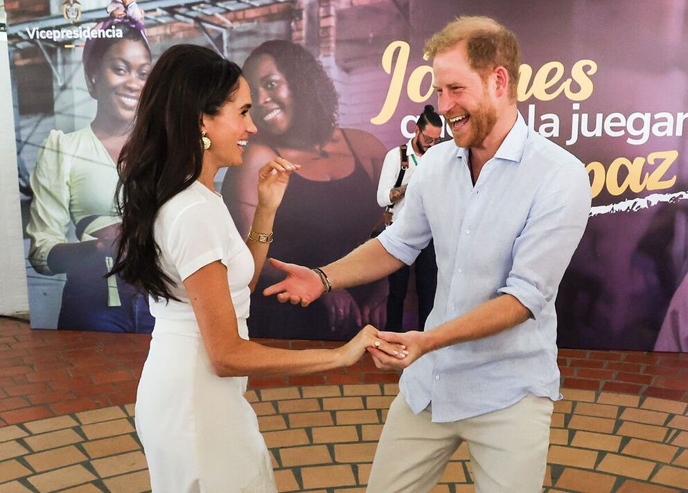 “Harry si mê Meghan đến tận bây giờ”: Hành động nhỏ hé lộ tình cảm sâu đậm sau 7 năm kết hôn- Ảnh 2. “Harry si mê Meghan đến tận bây giờ”: Hành động nhỏ hé lộ tình cảm sâu đậm sau 7 năm kết hôn- Ảnh 2.