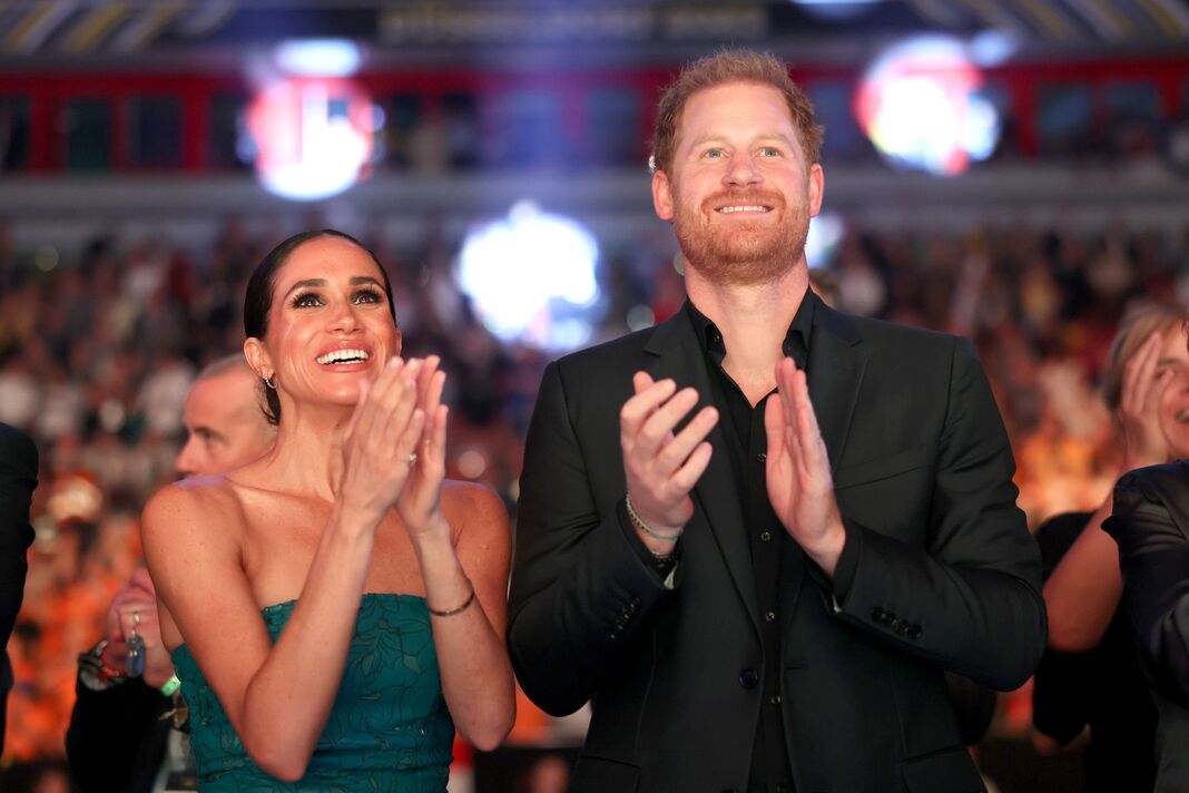 “Harry si mê Meghan đến tận bây giờ”: Hành động nhỏ hé lộ tình cảm sâu đậm sau 7 năm kết hôn- Ảnh 1. “Harry si mê Meghan đến tận bây giờ”: Hành động nhỏ hé lộ tình cảm sâu đậm sau 7 năm kết hôn- Ảnh 1.