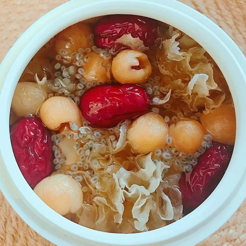 Da mặt luôn tái nhợt do khí huyết kém, tôi đã uống 2 món canh bồi bổ một thời gian và thấy mình như trẻ ra 10 tuổi- Ảnh 2.