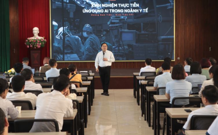 Trước khi mất, ông Hoàng Nam Tiến từng phải kết thúc một buổi giảng sớm do có 2 dấu hiệu - Ảnh 2. Trước khi mất, ông Hoàng Nam Tiến từng phải kết thúc một buổi giảng sớm do có 2 dấu hiệu - Ảnh 2.