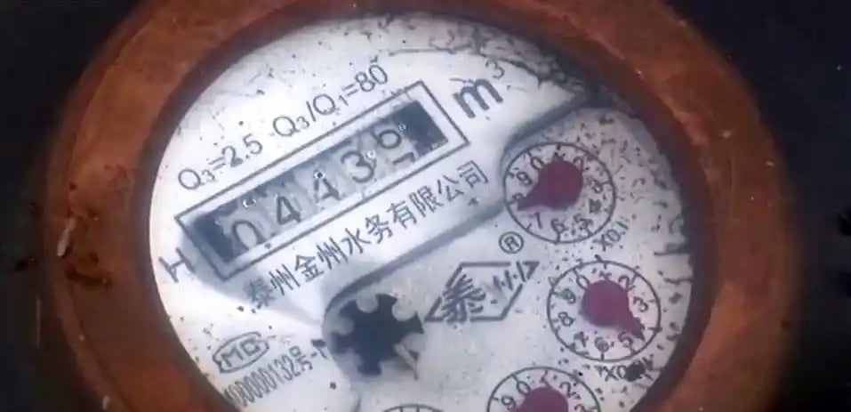 Nhà không ai ở suốt hơn 1 năm vẫn nhận hoá đơn nước hơn 4,2 triệu đồng, gia chủ yêu cầu kiểm tra đồng hồ nước thì được thông báo: &quot;Đang hoạt động bình thường&quot; - Ảnh 2.