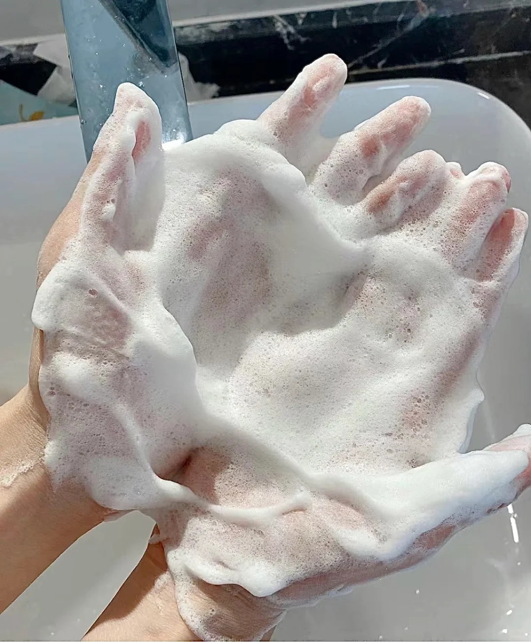 Thay đổi cách rửa mặt, làn da của tôi bất ngờ &quot;đẹp lên trông thấy&quot; - Ảnh 3.