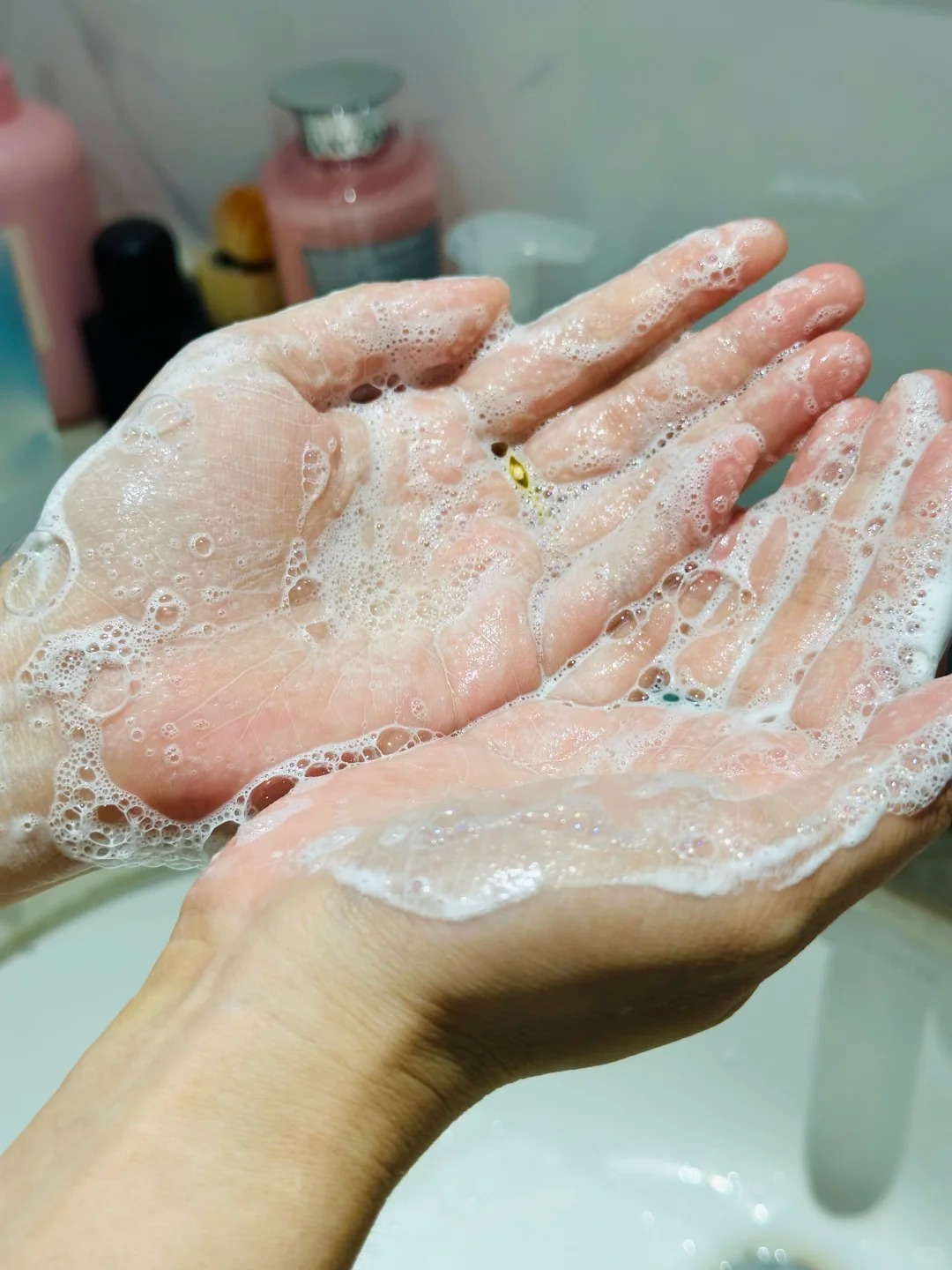 Thay đổi cách rửa mặt, làn da của tôi bất ngờ &quot;đẹp lên trông thấy&quot; - Ảnh 2.