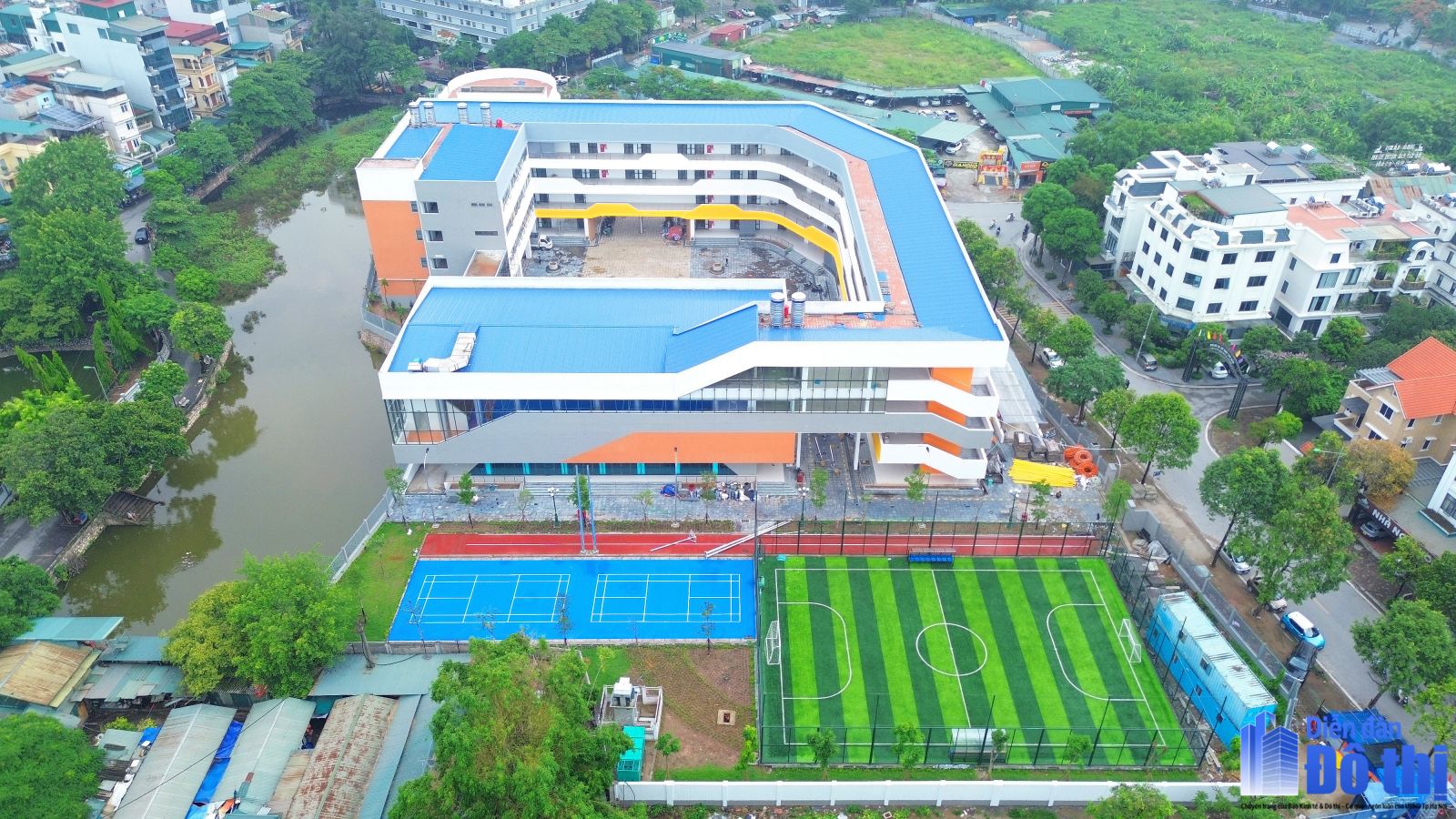 Trường Tiểu học CÔNG LẬP hàng trăm tỷ đồng này sắp xây xong, đã to đẹp còn có sân bóng đá, bóng rổ xịn sò!- Ảnh 4.