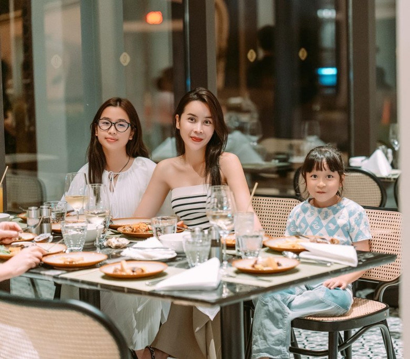 Con gái Hồ Hoài Anh ra dáng thiếu nữ, chân dài miên man nhận nhiều lời khen ngợi - Ảnh 7. Con gái Hồ Hoài Anh ra dáng thiếu nữ, chân dài miên man nhận nhiều lời khen ngợi - Ảnh 7.