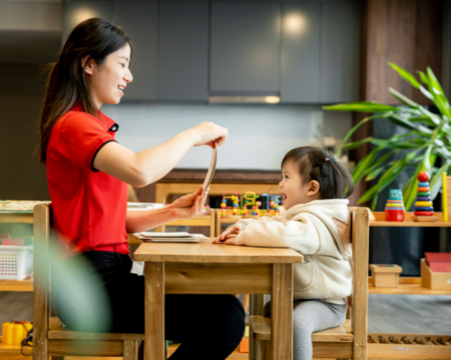 Những điều gia đình có con nhỏ cần nắm khi tuyển người giúp việc/bảo mẫu để tránh kỳ vọng quá nhiều và giao việc không rõ ràng- Ảnh 2. Những điều gia đình có con nhỏ cần nắm khi tuyển người giúp việc/bảo mẫu để tránh kỳ vọng quá nhiều và giao việc không rõ ràng- Ảnh 2.