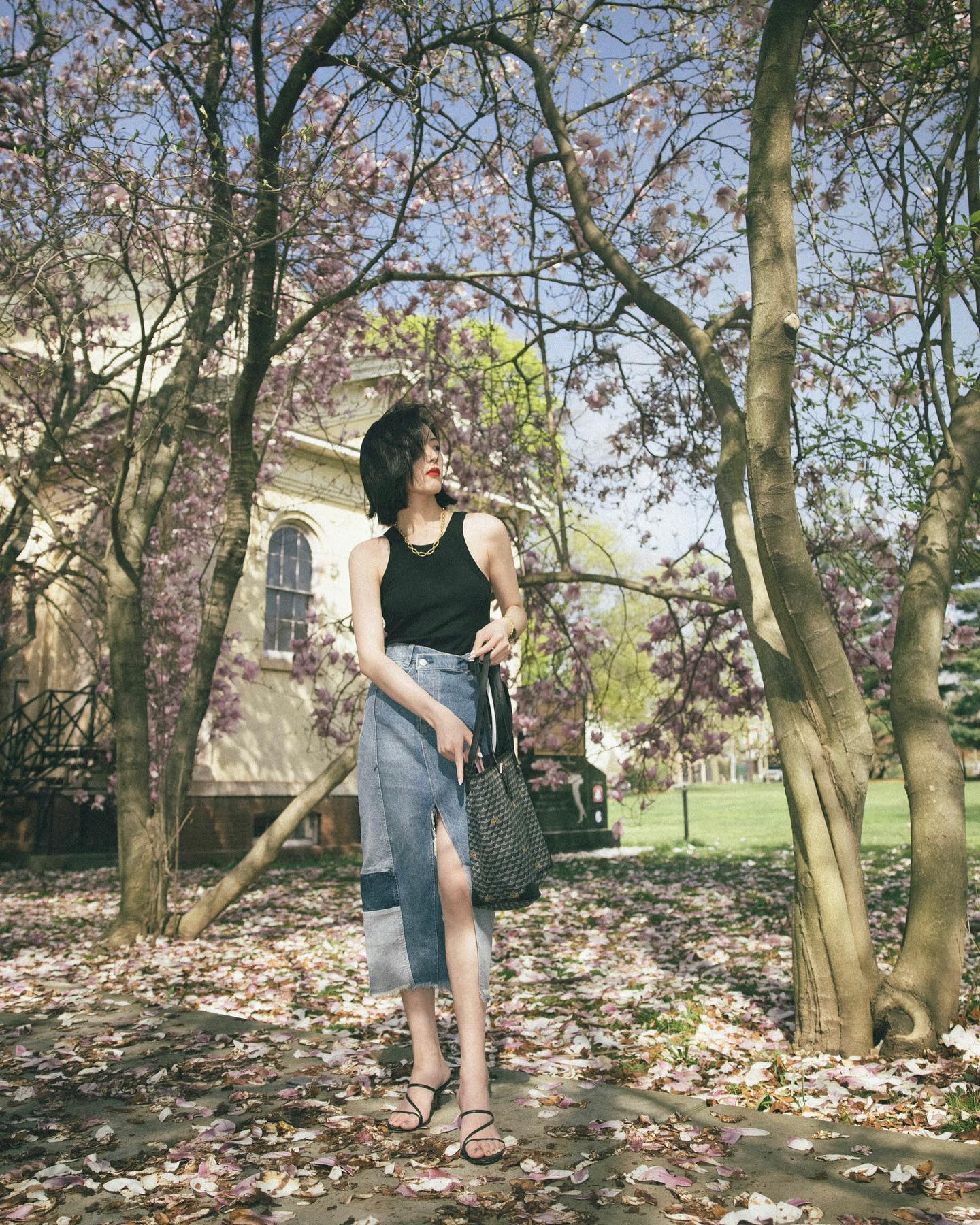 Thu tới là phải mặc trang phục denim: 10 cách phối đồ không chỉ hack tuổi xuất sắc mà còn cực sang - Ảnh 2. Thu tới là phải mặc trang phục denim: 10 cách phối đồ không chỉ hack tuổi xuất sắc mà còn cực sang - Ảnh 2.