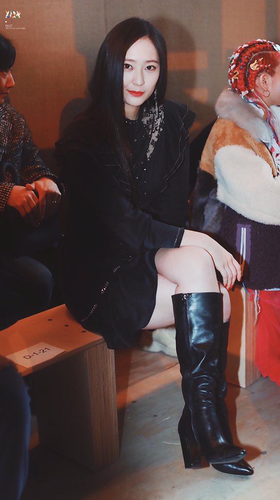 190212-krystal-at-coach-new-york-fashion-week-krystal-jung-42636716-574-1024-17549712599202013806913-1754987810282-1754987810439123525523.jpg