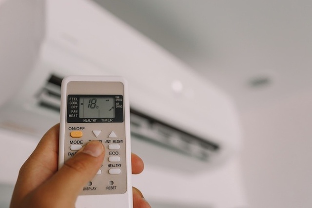 Bật điều hòa 28 độ mát như 24, 25 độ: Điều chỉnh đơn giản, tưởng tốn điện nhưng thực tế ngược lại - Ảnh 1. Bật điều hòa 28 độ mát như 24, 25 độ: Điều chỉnh đơn giản, tưởng tốn điện nhưng thực tế ngược lại - Ảnh 1.