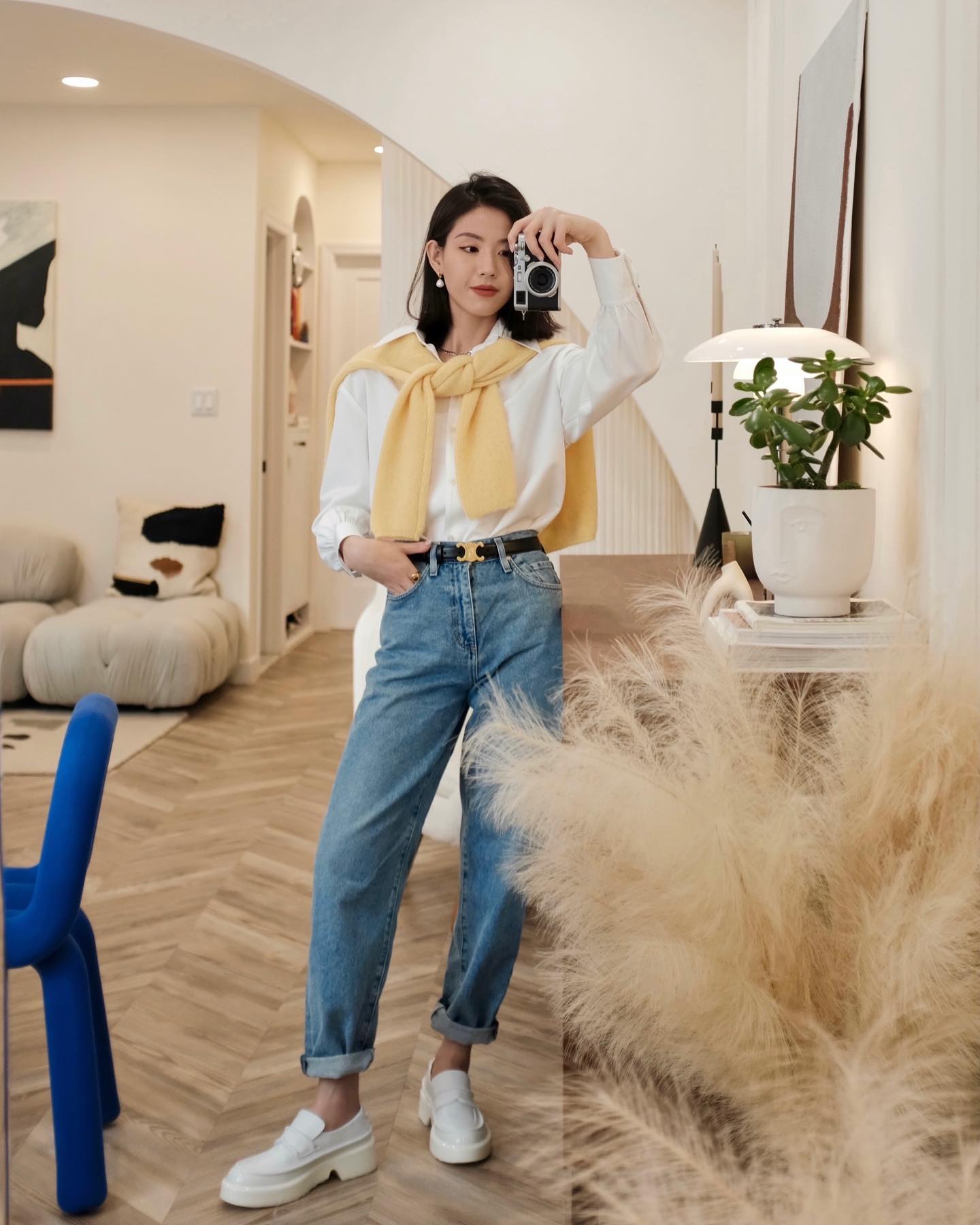 Thu tới là phải mặc trang phục denim: 10 cách phối đồ không chỉ hack tuổi xuất sắc mà còn cực sang - Ảnh 4. Thu tới là phải mặc trang phục denim: 10 cách phối đồ không chỉ hack tuổi xuất sắc mà còn cực sang - Ảnh 4.