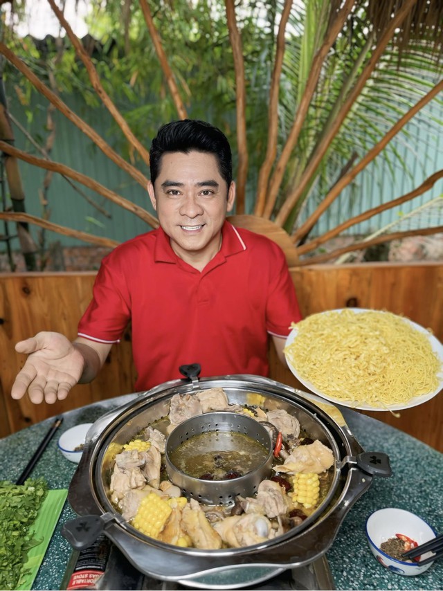 Giấu mặt cả tháng trời hậu đột quỵ, diễn viên Huỳnh Anh Tuấn lần đầu lộ diện khác lạ gây lo lắng - Ảnh 5. Giấu mặt cả tháng trời hậu đột quỵ, diễn viên Huỳnh Anh Tuấn lần đầu lộ diện khác lạ gây lo lắng - Ảnh 5.