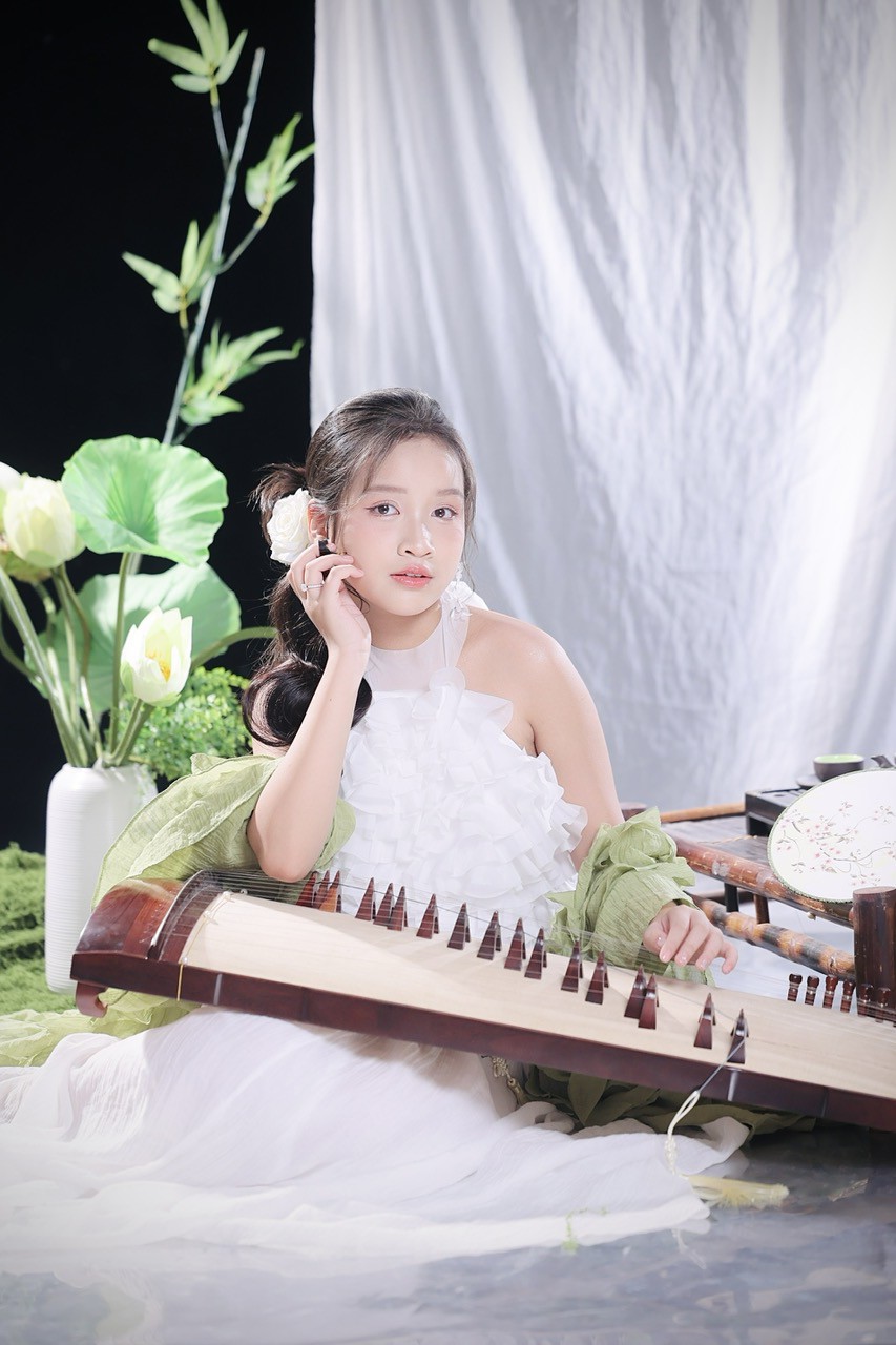 Dân tình “rần rần” tìm thông tin giọng ca trẻ nhất Concert Quốc gia: Xinh cực phẩm, thành tích học hành còn đỉnh thế này!- Ảnh 3.