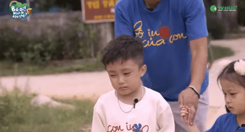Bố ơi, mình đi đâu thế? tập 13: Con trai Duy Hưng vượt qua sợ hãi, con gái Trung Ruồi đòi 'treo bố lên gốc cây'- Ảnh 4. Bố ơi, mình đi đâu thế? tập 13: Con trai Duy Hưng vượt qua sợ hãi, con gái Trung Ruồi đòi 'treo bố lên gốc cây'- Ảnh 4.