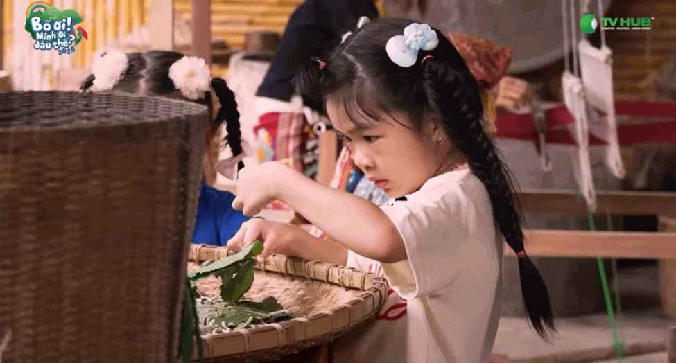 Bố ơi, mình đi đâu thế? tập 13: Con trai Duy Hưng vượt qua sợ hãi, con gái Trung Ruồi đòi 'treo bố lên gốc cây'- Ảnh 6. Bố ơi, mình đi đâu thế? tập 13: Con trai Duy Hưng vượt qua sợ hãi, con gái Trung Ruồi đòi 'treo bố lên gốc cây'- Ảnh 6.