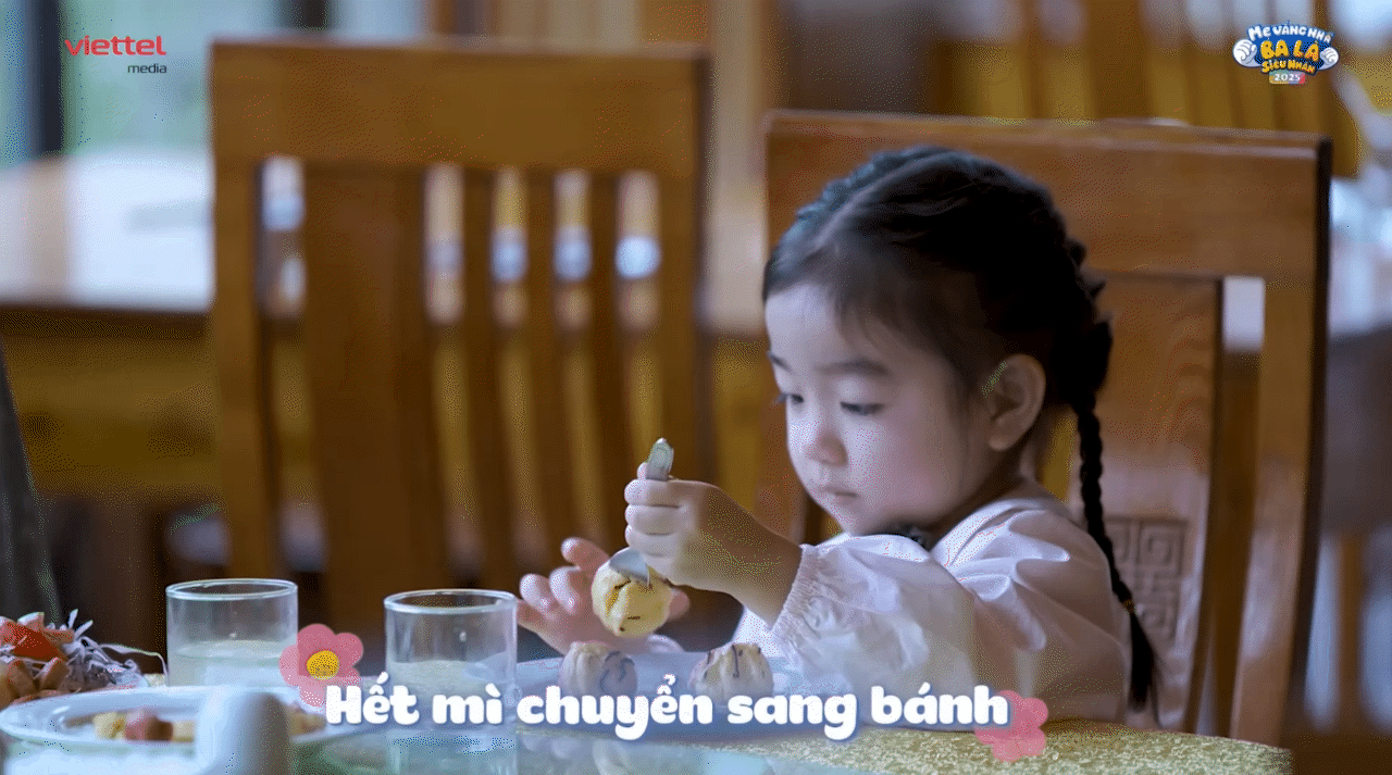 Bé Bún - con gái hot mom Nam Thương: Nhỏ xíu mà lắm chiêu, vừa xinh vừa &quot;mặn mòi&quot; hết phần thiên hạ - Ảnh 15.