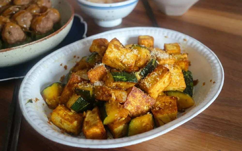 Cắt đậu phụ thành khối nhỏ rồi nấu theo cách này: 90% mọi người chưa thử mà không biết ăn cực lôi cuốn 