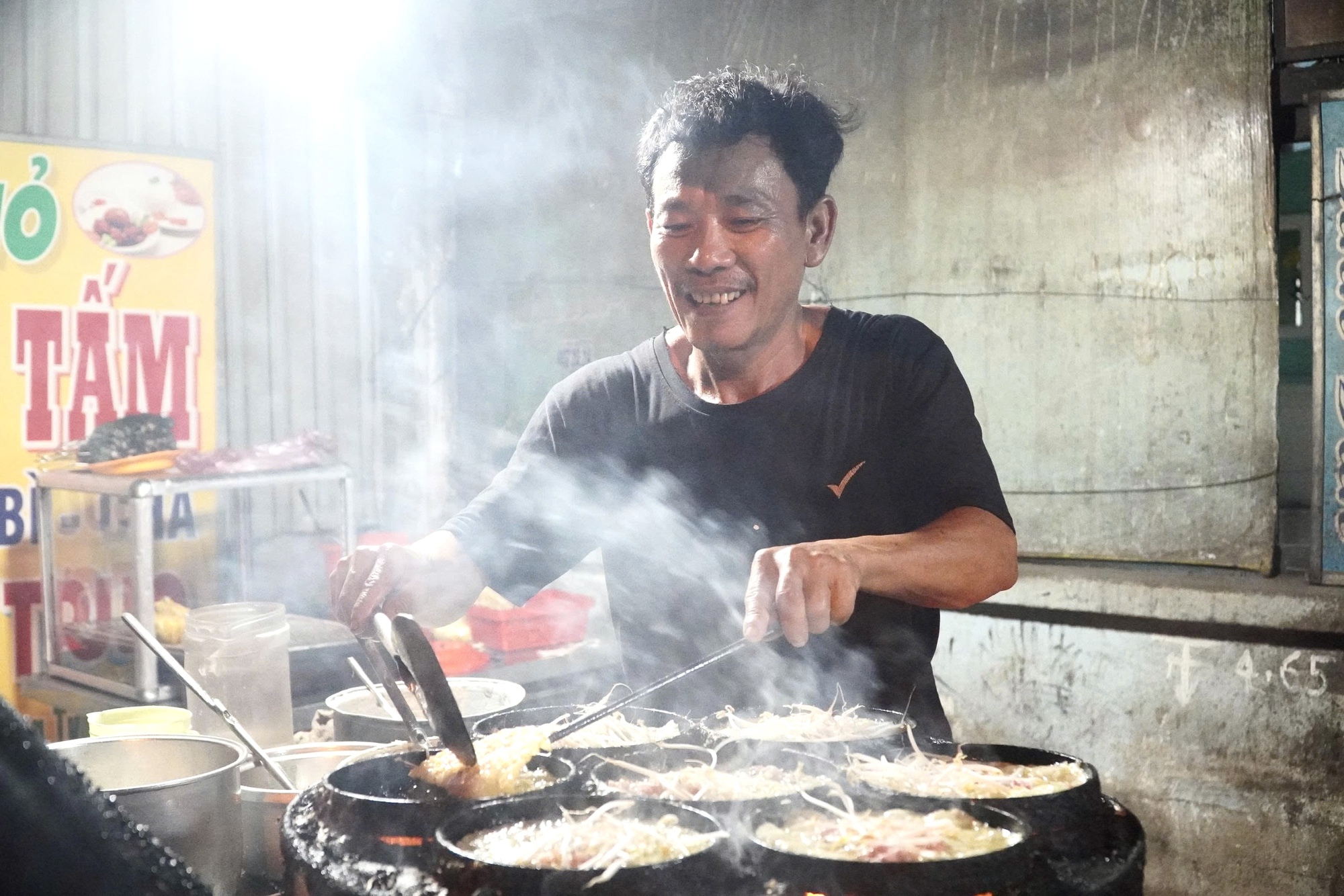 Người cha đơn thân bán bánh xèo nuôi 2 con song sinh tự kỷ ở TP.HCM, từ chối nhận tiền hỗ trợ vì lý do này - Ảnh 4. Người cha đơn thân bán bánh xèo nuôi 2 con song sinh tự kỷ ở TP.HCM, từ chối nhận tiền hỗ trợ vì lý do này - Ảnh 4.