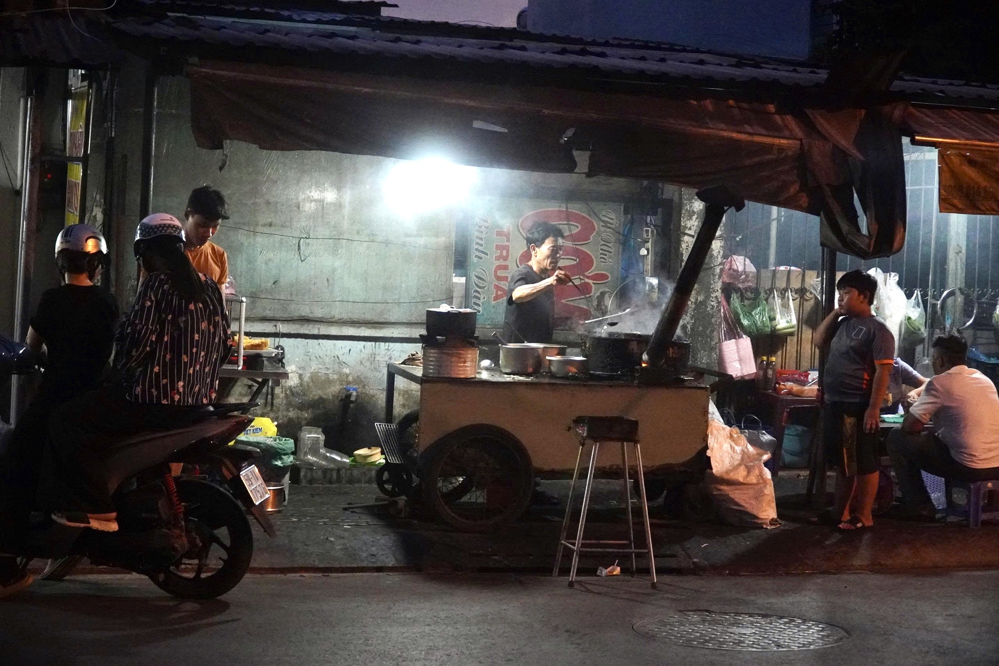 Người cha đơn thân bán bánh xèo nuôi 2 con song sinh tự kỷ ở TP.HCM, từ chối nhận tiền hỗ trợ vì lý do này - Ảnh 6. Người cha đơn thân bán bánh xèo nuôi 2 con song sinh tự kỷ ở TP.HCM, từ chối nhận tiền hỗ trợ vì lý do này - Ảnh 6.