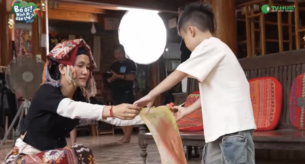 Bố ơi, mình đi đâu thế? tập 13: Con trai Duy Hưng vượt qua sợ hãi, con gái Trung Ruồi đòi 'treo bố lên gốc cây'- Ảnh 15. Bố ơi, mình đi đâu thế? tập 13: Con trai Duy Hưng vượt qua sợ hãi, con gái Trung Ruồi đòi 'treo bố lên gốc cây'- Ảnh 15.