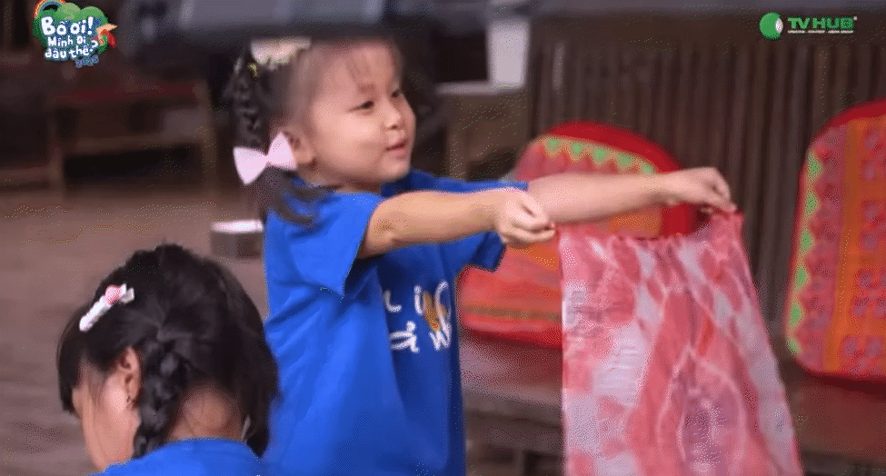 Bố ơi, mình đi đâu thế? tập 13: Con trai Duy Hưng vượt qua sợ hãi, con gái Trung Ruồi đòi 'treo bố lên gốc cây'- Ảnh 14. Bố ơi, mình đi đâu thế? tập 13: Con trai Duy Hưng vượt qua sợ hãi, con gái Trung Ruồi đòi 'treo bố lên gốc cây'- Ảnh 14.