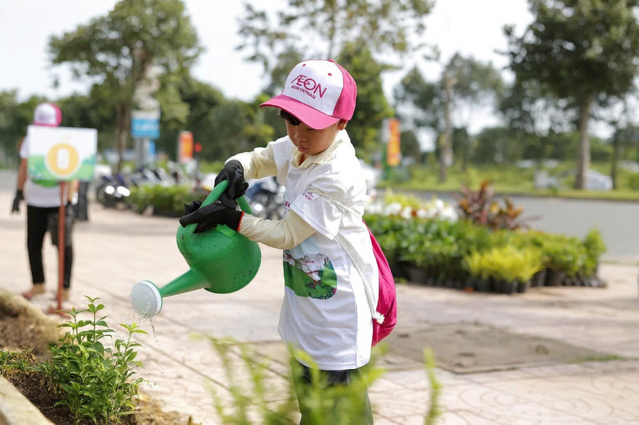 AEON gắn kết cùng cộng đồng, chung tay trồng 1.200 cây xanh tại AEON Tân An - Ảnh 1.