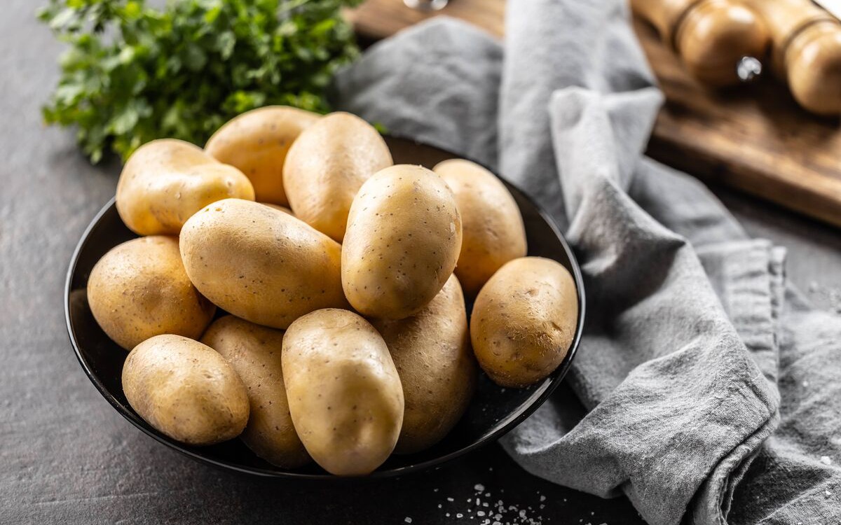 Bí quyết để khoai tây tươi ngon 6 tháng nhờ một “người bạn” bất ngờ trong nhà bếp