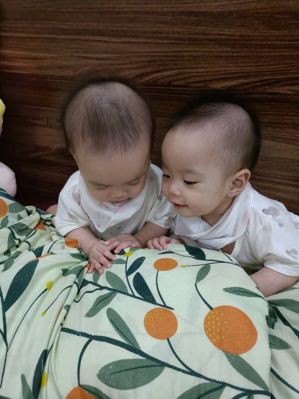 Review xe đẩy gấp gọn nhà Tobé của mẹ bỉm có 2 bạn nhỏ sinh đôi: Tính ứng dụng cao, dùng được từ trong nhà ra đến ngoài đường- Ảnh 4.
