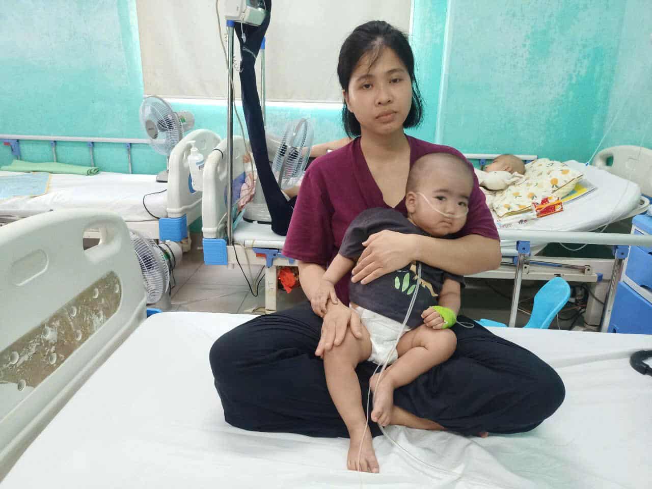 68 triệu đồng đến với bé trai 13 tháng tuổi mắc bệnh hiểm nghèo hiếm gặp- Ảnh 2. 68 triệu đồng đến với bé trai 13 tháng tuổi mắc bệnh hiểm nghèo hiếm gặp- Ảnh 2.