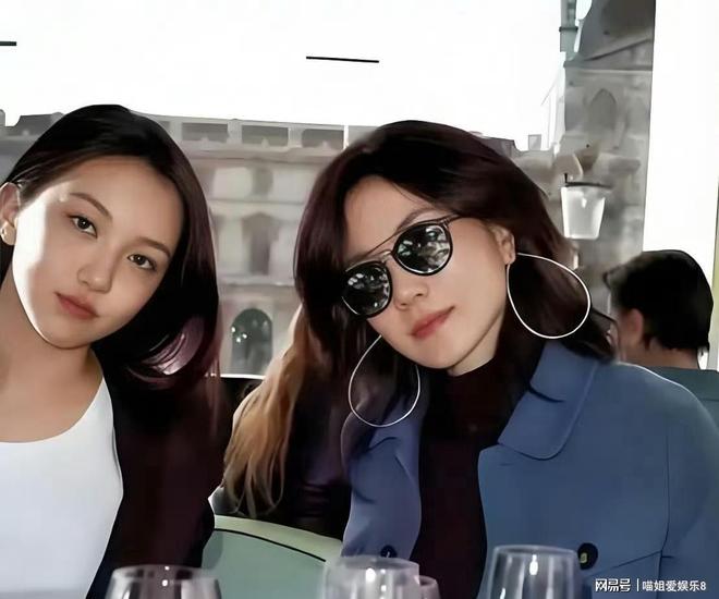 2 bóng hồng của Tạ Đình Phong: Người thoải mái cho con “nhả khói”, Trương Bá Chi lại phạt con vì lỡ nhíu mày với bảo vệ - Ảnh 5.