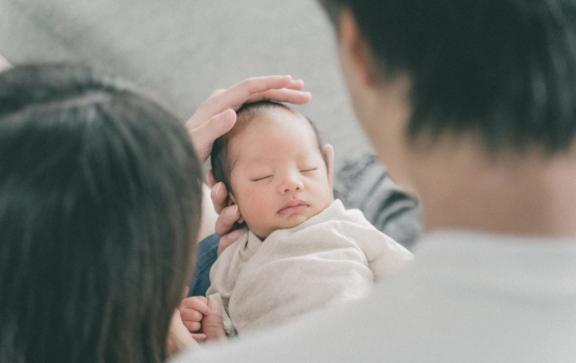Giải mã 5 hành vi sơ sinh, cha mẹ sẽ hiểu con ngay lập tức- Ảnh 1. Giải mã 5 hành vi sơ sinh, cha mẹ sẽ hiểu con ngay lập tức- Ảnh 1.