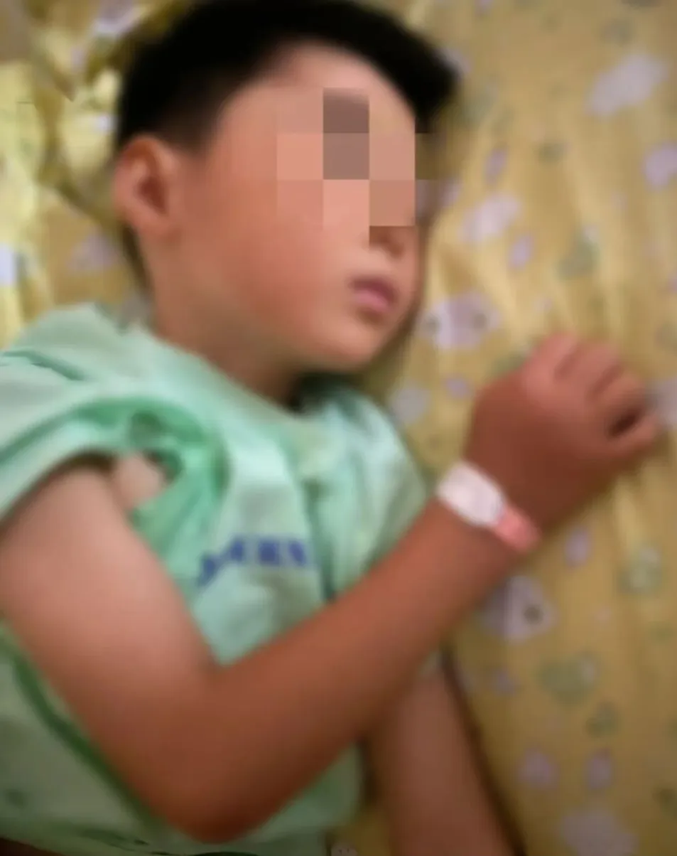 Bé trai 6 tuổi tử vong vì &quot;amip ăn não&quot; sau khi chơi dưới nước- Ảnh 1.