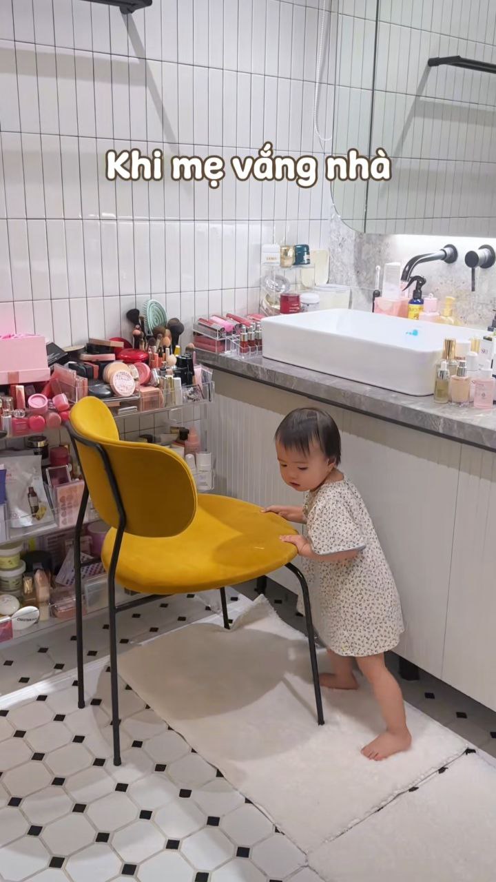 Nami - cô công chúa Gen Alpha chính hiệu: Mẹ Lucie đi vắng là mở ngay vlog làm đẹp, sương sương mà gần 5 triệu lượt xem!- Ảnh 2.