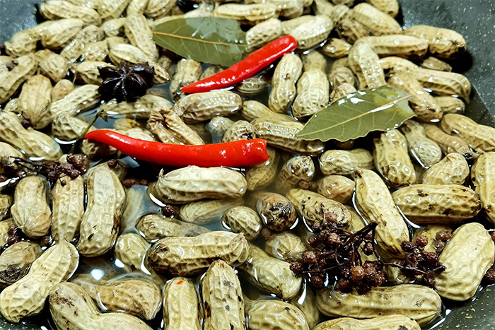 Luộc lạc chỉ cho muối chưa đủ, làm cách này lạc sẽ ngọt mềm, không thâm đen - Ảnh 4. Luộc lạc chỉ cho muối chưa đủ, làm cách này lạc sẽ ngọt mềm, không thâm đen - Ảnh 4.