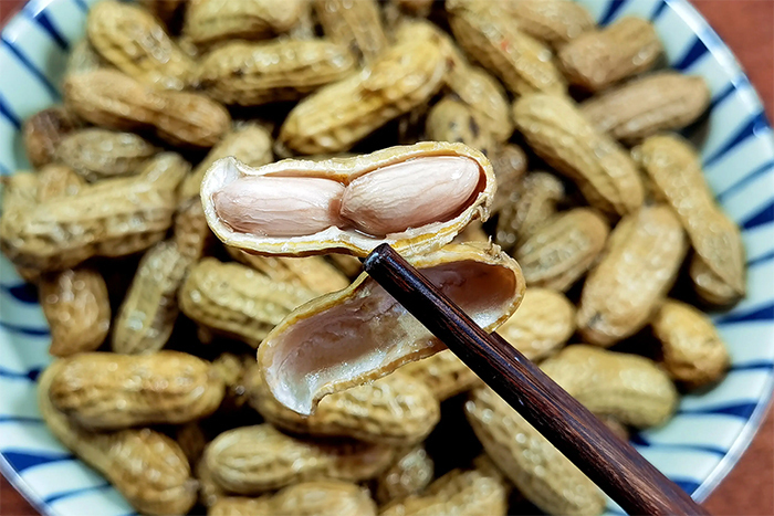 Luộc lạc chỉ cho muối chưa đủ, làm cách này lạc sẽ ngọt mềm, không thâm đen - Ảnh 6. Luộc lạc chỉ cho muối chưa đủ, làm cách này lạc sẽ ngọt mềm, không thâm đen - Ảnh 6.