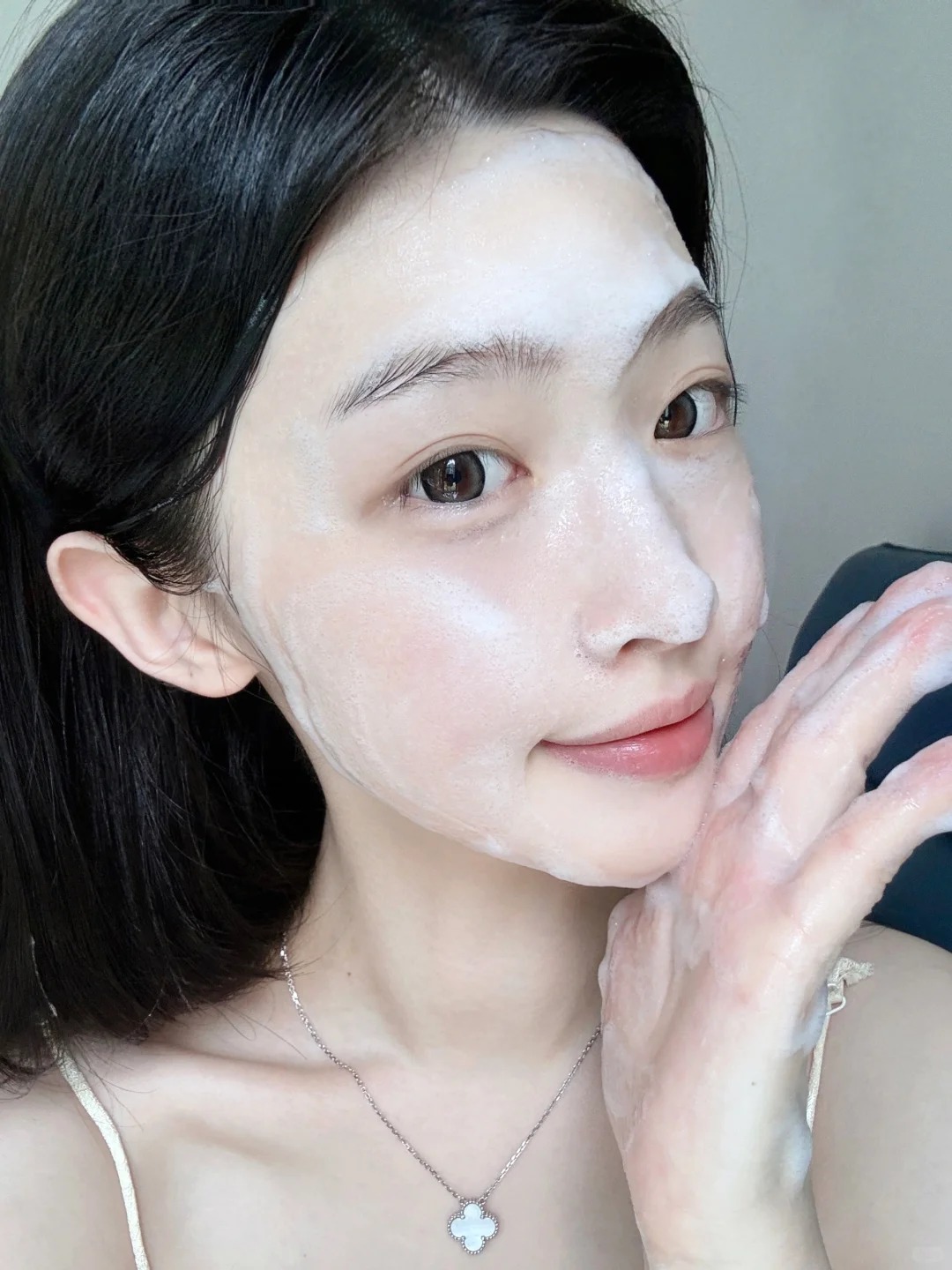 Đánh giá chân thực 4 loại sữa rửa mặt: Loại bình dân gây bất ngờ - Ảnh 10. Đánh giá chân thực 4 loại sữa rửa mặt: Loại bình dân gây bất ngờ - Ảnh 10.
