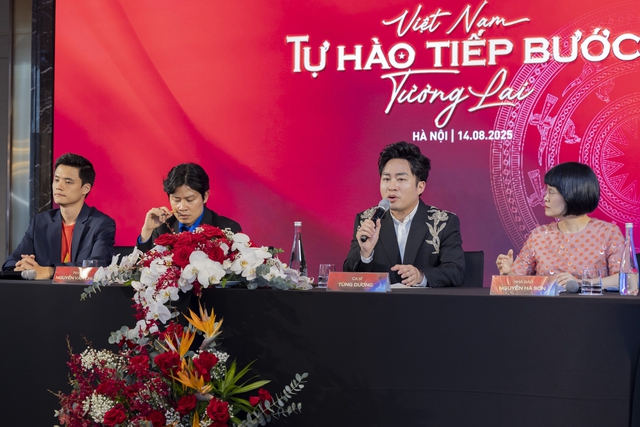 Nghe Tùng Dương hát live “Việt Nam - Tự hào tiếp bước tương lai” mới hiểu sao netizen dặn dò “mua bảo hiểm dây thanh”- Ảnh 4.
