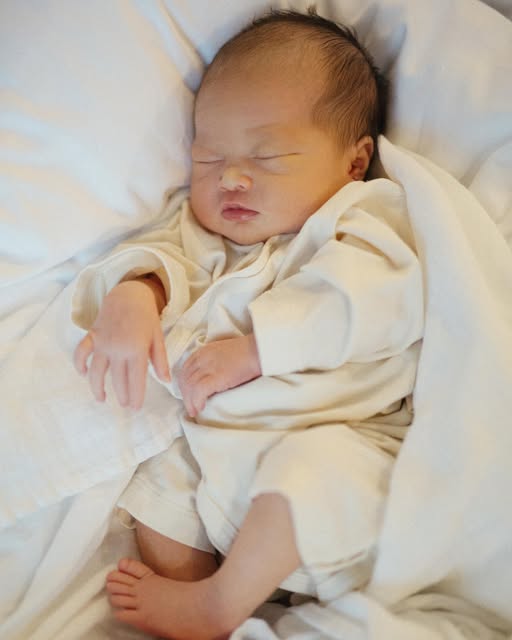 Quỳnh Lương lần đầu khoe cận mặt con gái mới sinh- Ảnh 1.