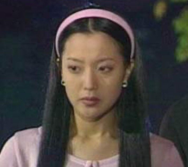Netizen Hàn choáng trước băng đô của Kim Hee Sun, trông đơn giản mà có giá tận 22 triệu đồng - Ảnh 12.