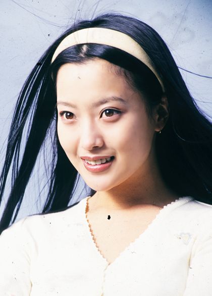 Netizen Hàn choáng trước băng đô của Kim Hee Sun, trông đơn giản mà có giá tận 22 triệu đồng - Ảnh 13.