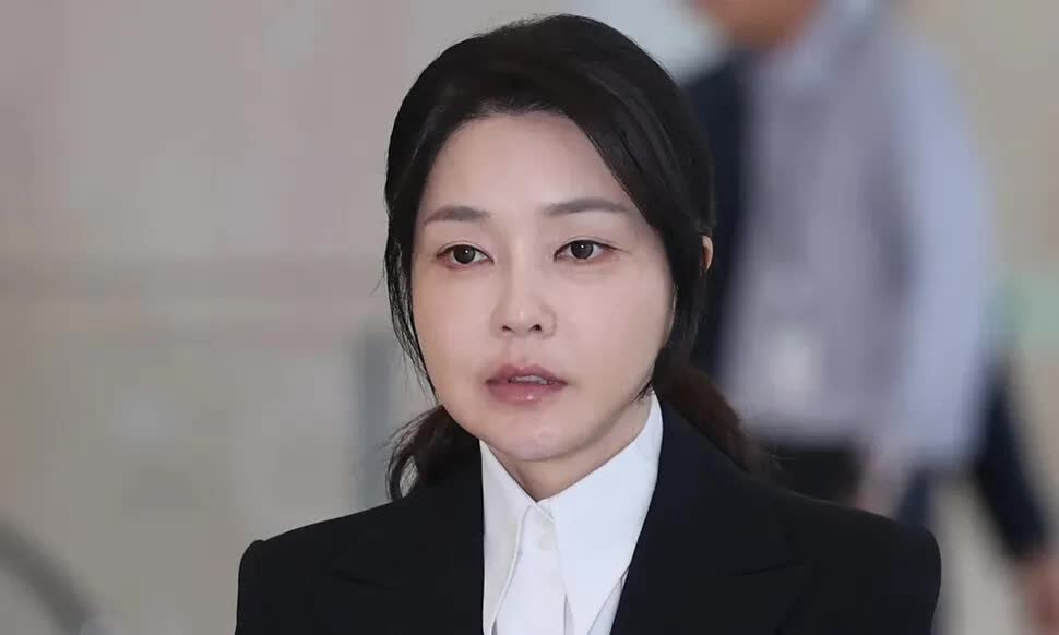 Túi xách Dior và giày Chanel cỡ 39 đã đẩy cựu đệ nhất phu nhân Hàn Quốc vào phòng giam như thế nào? - Ảnh 4.